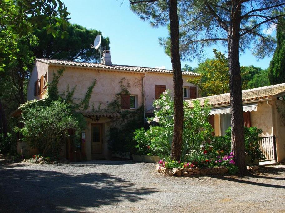 Location Villa Et Studios Roquebrune-sur Argens Δωμάτιο φωτογραφία